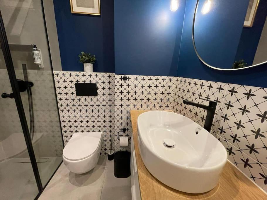 Wola Tower Apartment