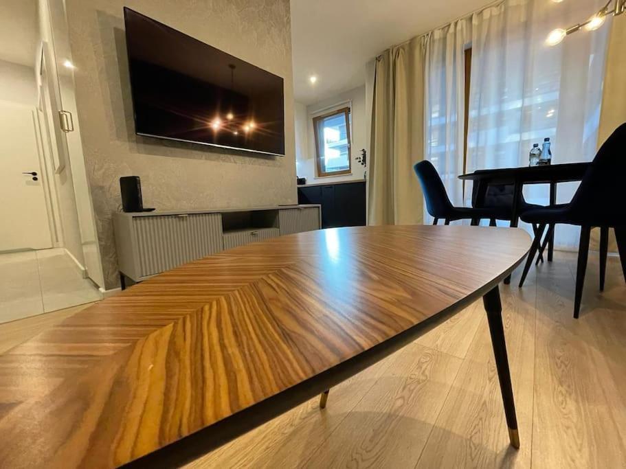 Wola Tower Apartment *