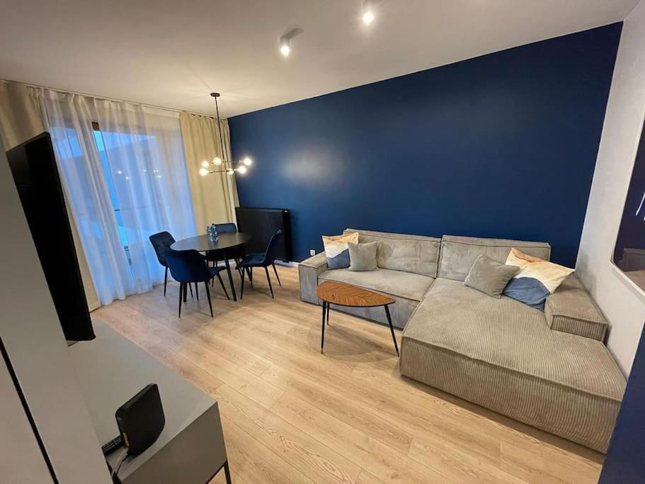 Wola Tower Apartment *
